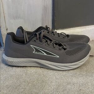 Altra Escslante 4 size 8.5 in grey, lightly used condition